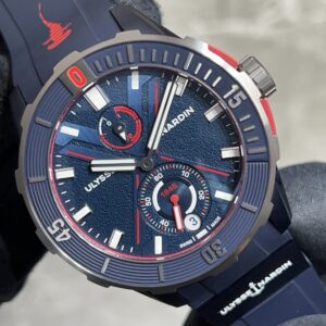 diver hammerhead shark